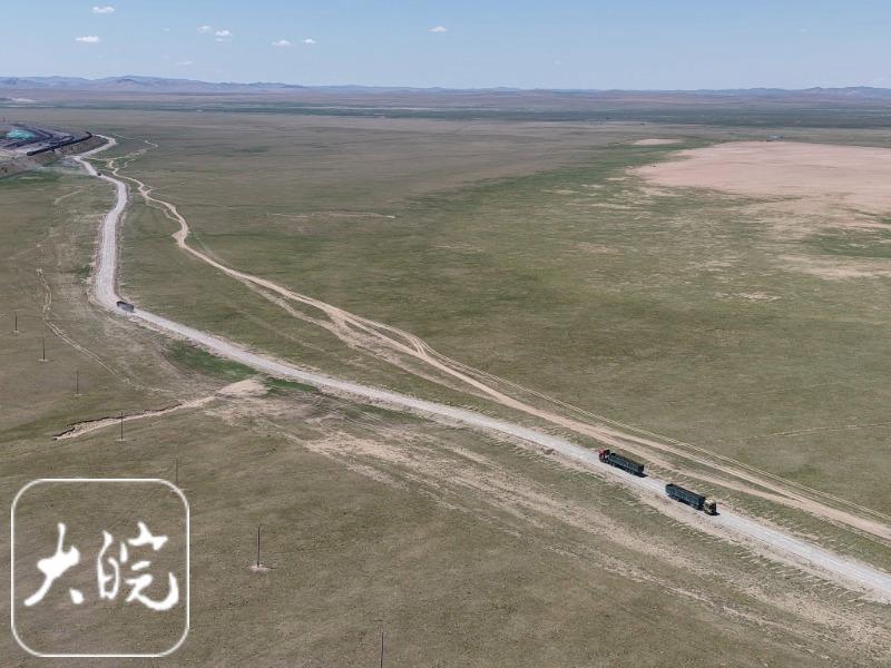 内蒙古通辽天实物流被指违规经营破坏生态 大量煤炭露天堆放(图1)