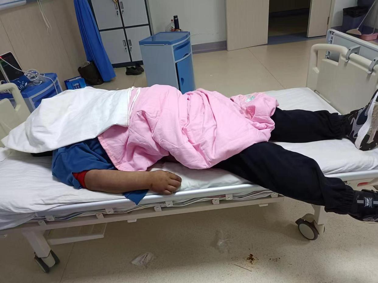 男子支气管炎住院65小时后身亡 府谷医院病历被鉴定多处修改(图3)